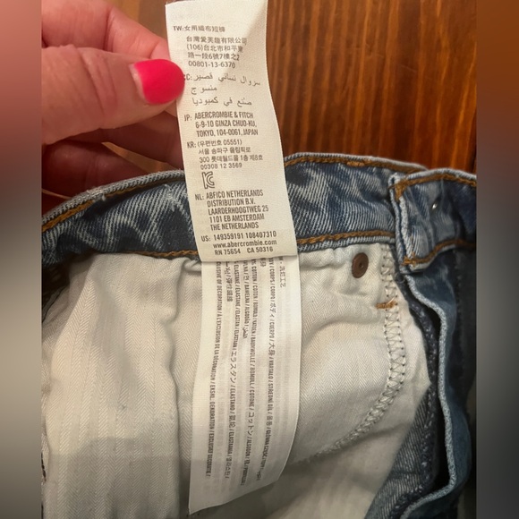 ABERCROMBIE & FITCH High Rise Mom Jean Shorts Curve Love Denim - Picture 9 of 10